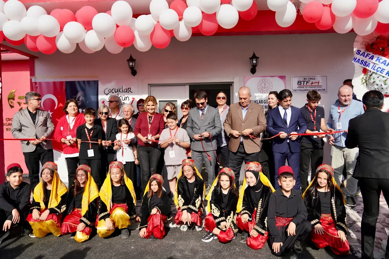 Çocuklar Gülsün Diye