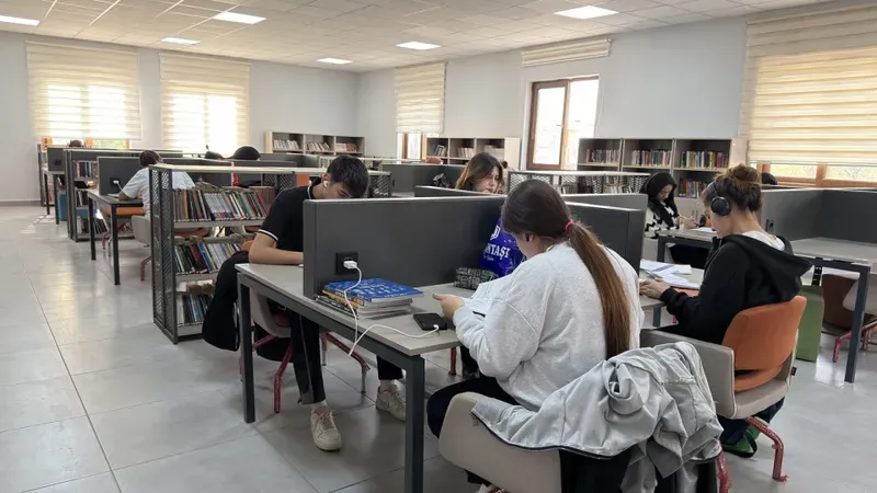 Mehmet Arıkan Pusula Maraş Gençlik Merkezi gençlerin gözdesi oldu