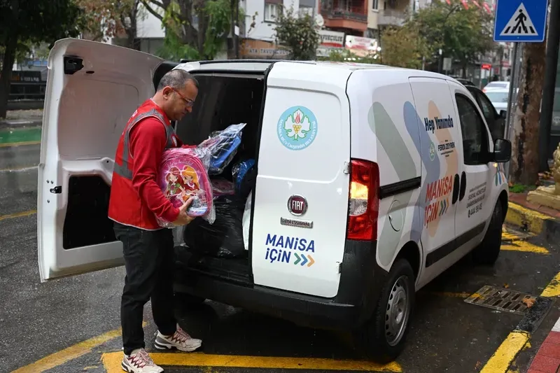 Manisa Büyükşehir Belediyesi 15 Bin Öğrenciye Kırtasiye Desteği Sağladı
