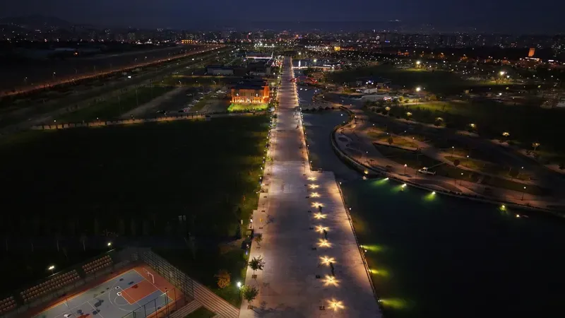 Millet Bahçesi İskele Yolu LED Aydınlatma ile Renklendi
