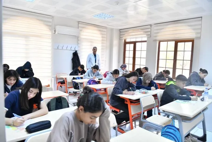 Yeşilyurt Belediyesi Öğrencilere Ücretsiz Eğitim Desteği Sağlıyor