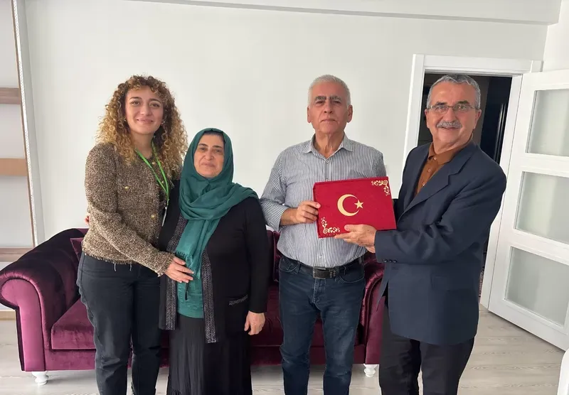 İzmit Belediyesi Kıbrıs Gazilerini Evlerinde Ziyaret Etti