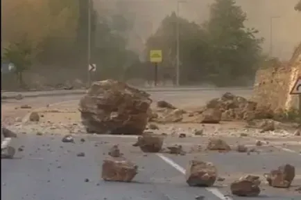 Tunceli–Ovacık karayolunda kayalar temizlendi!