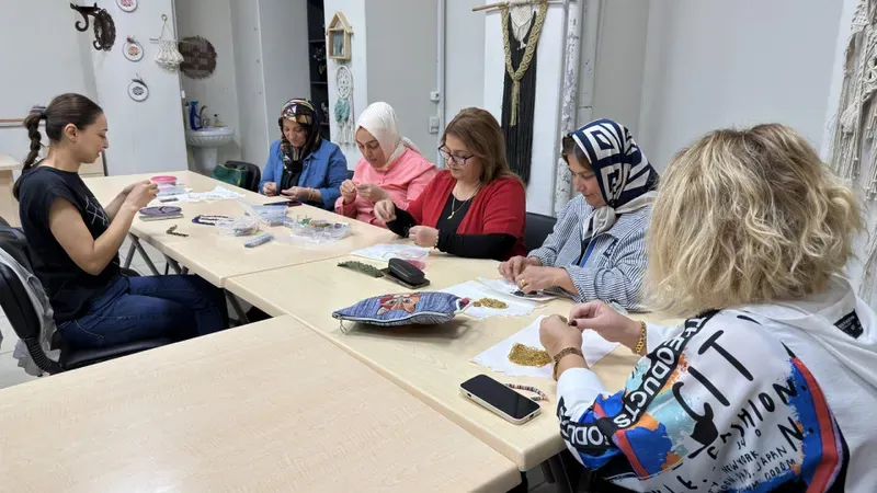 KAMEK Takı Tasarım Kursu ile Hobi Mesleğe Dönüşüyor