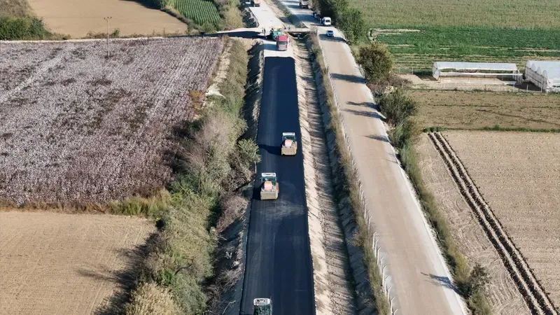 Aydın Büyükşehir Belediyesi 17 İlçede Eş Zamanlı Yatırımlarını Sürdürüyor