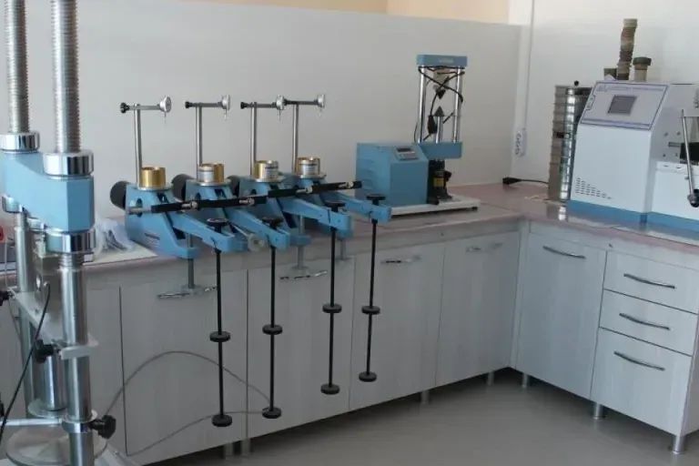 Deprem hasarlı illere ek laboratuvar izni... Yapı Malzemeleri ve Zemin Laboratuvarları Yönetmeliği