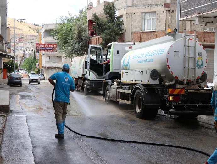 HALİLİYE’DE TEMİZLİK SEFERBERLİĞİ DEVAM EDİYOR