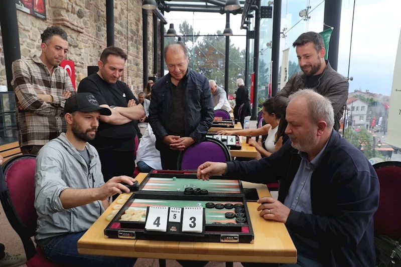 KAPANCA SOKAK FESTİVALİ’NDE TAVLA TURNUVASI HEYECANLI ANLARA SAHNE OLDU