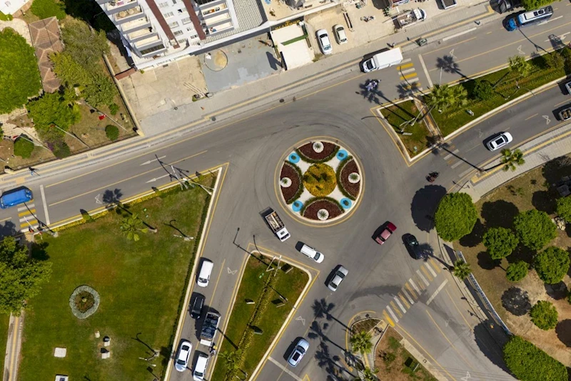 Büyükşehir’den Tarsus’un Doğu ve Batı Giriş Noktalarında Peyzaj Çalışması…