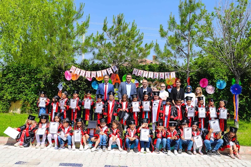 MİNİK ÖĞRENCİLERİN MEZUNİYET HEYECANI
