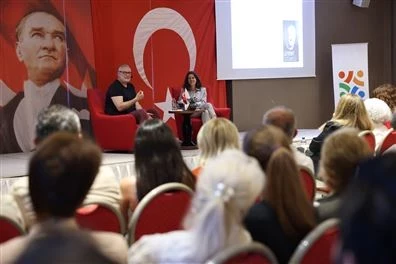 Levent Üzümcü, Çeşme’de ‘sanat ve yaşam’ üzerine konuştu