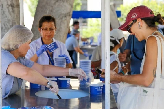 Antalya Büyükşehir’den 19 ilçede aşure ikramı