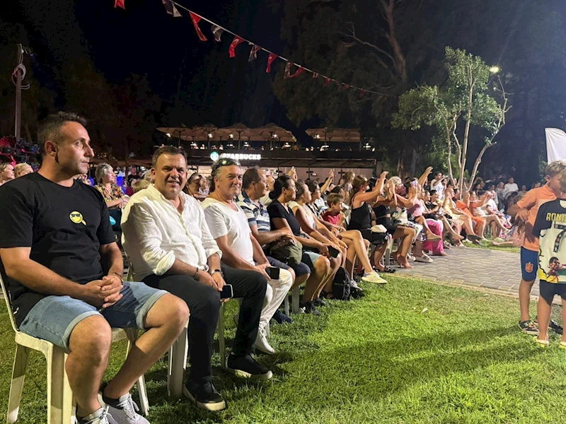 Gürcü dans topluluğundan Kemer’de muhteşem şov
