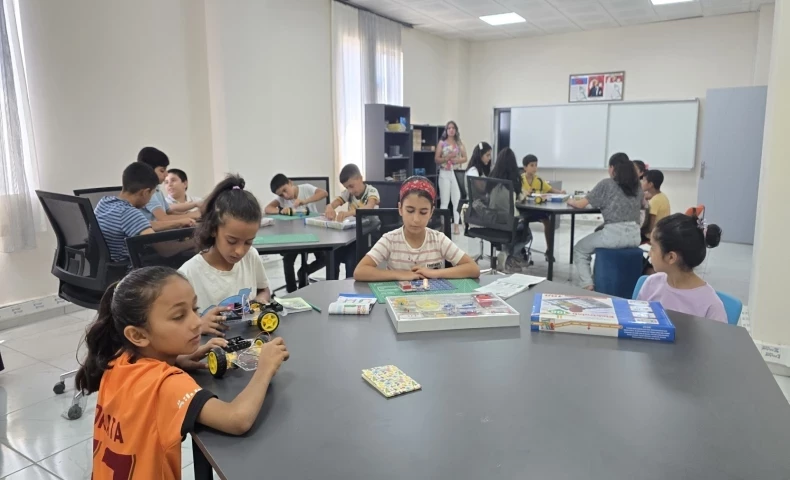 Eyyübiyeli Çocuklar Robotik Kodlama Öğreniyor