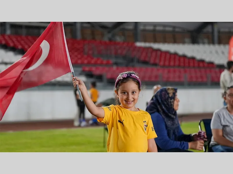 TARSUS BELEDİYESİ, 12 DEV ADAM’IN FİNAL HEYECANINI VATANDAŞLARLA BULUŞTURDU