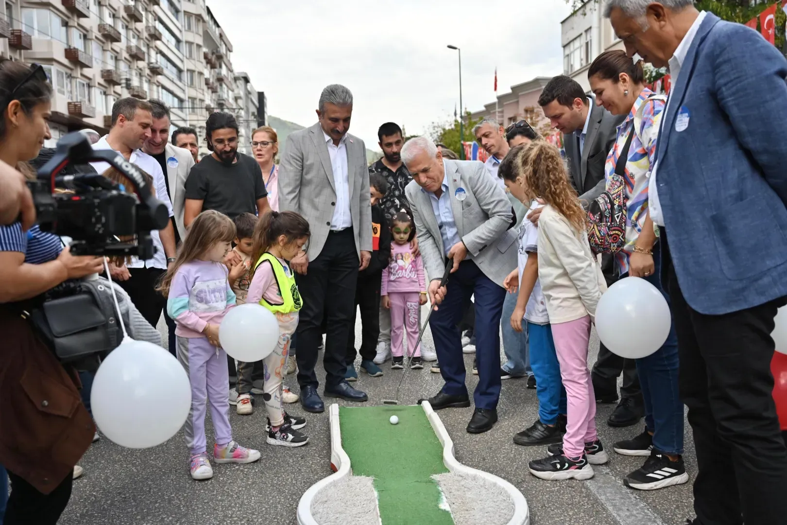 Haydi çocuklar, Heykel